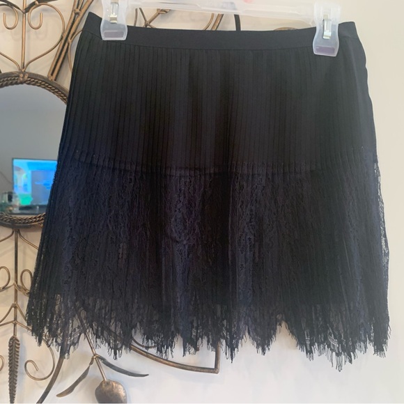 Forever 21 Black Lined Mini Skirt with Lace Hem and Elastic Waist - Picture 3 of 8